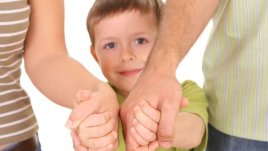 Защо е важно децата да виждат любовта на родителите си?