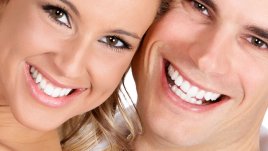 4 натурални грижи за бяла усмивка и здрави венци