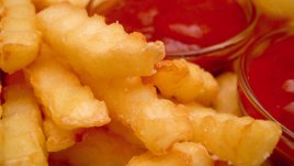 Храни и напитки, които да избягвате при високо кръвно