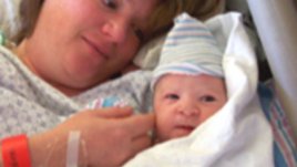 Удължават отпуската по майчинство