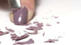 Как да свалите изкуствените нокти, без да увредите своите? 