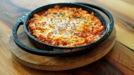 Запечено сирене с домати 