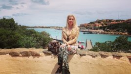 Антония Петрова празнува рожден ден в Сардиния