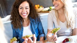 Да се справим с предменструалния синдром с помощта на някои храни