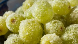 Захаросано грозде с просеко 