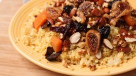 Булгур със сушени плодове и орехи