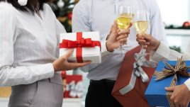 Какво да подарите на шефа за Коледа?