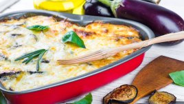 Постна мусака с патладжани, картофи и магданоз 