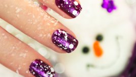 Блясък и коледно настроение при маникюра