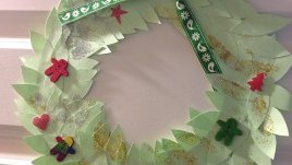 Евтин ръчно изработен коледен венец