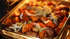 Пилешки бутчета с топено сирене, гъби и картофи