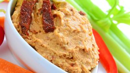 Разядка с рикота и сушени домати