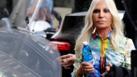 Майкъл Корс купува Versace