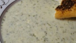 Супа с кисело мляко, спанак и сирене