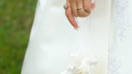 Какво има в чантичката си перфектната булка?