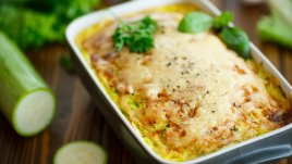 Тиквички на фурна с моцарела и магданоз 