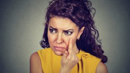 Ежедневни грешки, предизвикващи торбички под очите (галерия) 