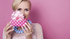 Моден хороскоп: Какво да подарите на жена Близнаци?