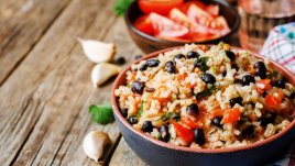 Мексикански ориз с боб и маслини 