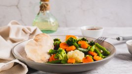 Протеинов обяд: Пилешки гърди с чесън и билки