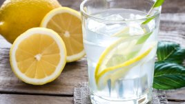 15 здравословни причини да пиете вода с лимон всяка сутрин