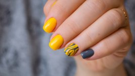 Маникюр в цветовете на Хелоуин