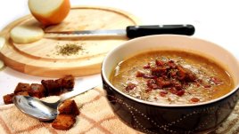 Чорба от свинско месо със зелев сок