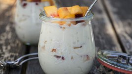 Крем с маскарпоне, праскови и ликьор