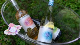 Търси се най-подходящата песен за чаша розе