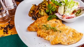 Панирани пилешки гърди с пармезан