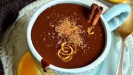 Топъл шоколад с ядки и портокалови корички