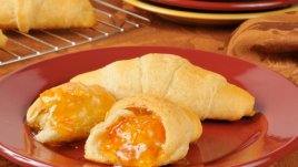 Домашни кроасани със сладко от кайсии 
