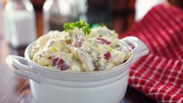 Картофена салата със сушени домати