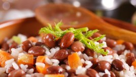 Ориз с боб и зеленчуци на тиган