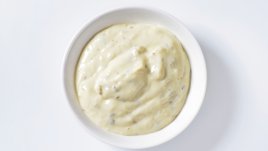 Яйчен сос с кисели краставички 