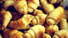 Кифлички с мак