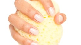 Лесен метод за премахване на жълти петна по ноктите