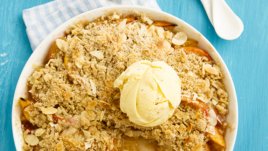 Крамбъл с праскови и овесени ядки 