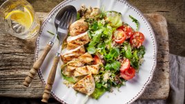 Кои храни според дерматолозите забавят появата на бръчки