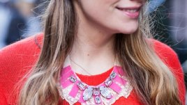 Как да си направите колие с панделка, дантела и камъни?