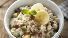 Овесена каша с банани и стафиди 