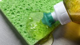 Какво никога да не чистите с препарат за чинии? 