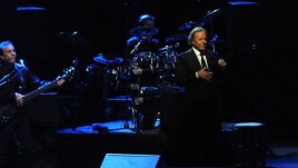 Хулио Иглесиас отново разпали страстта на българската публика