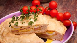 Италианска великденска затворена пица