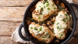 Пилешко с гъби и кремообразен сос с пармезан