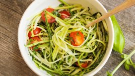 Зеленчукова паста от тиквички и авокадо 