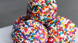 Ягодови трюфели с цветни пръчици 