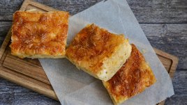 Млечна баница с юфка и карамел