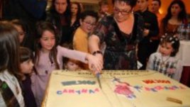 Тържествено орисаха първото бебе на 2009 и последното за 2008