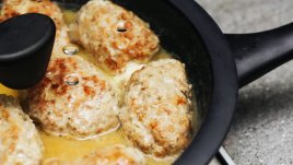 Италиански кюфтенца с лимонов сос